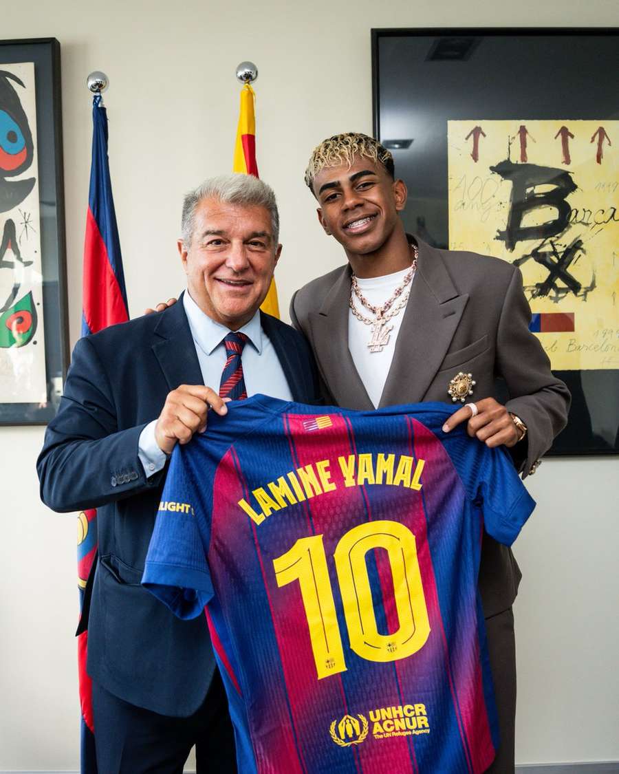 Lamine Yamal y Laporta, con el nuevo número que llevará el primero