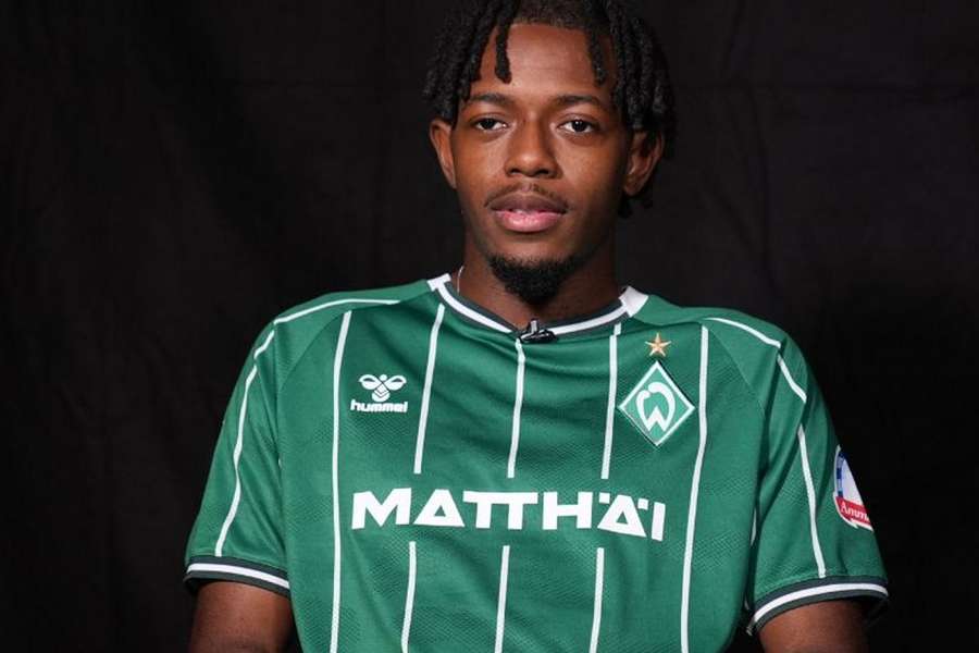 Mbangula com as cores do Werder Bremen