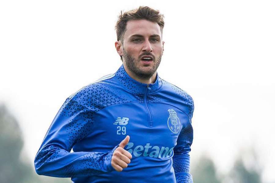 Santiago Giménez no treino do FC Porto