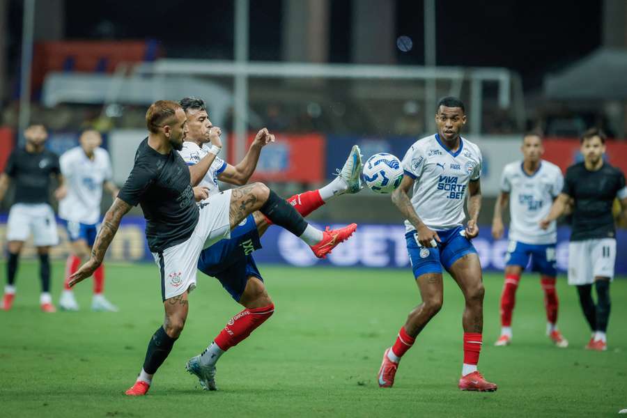 O Bahia não conseguiu segurar o Corinthians no segundo tempo