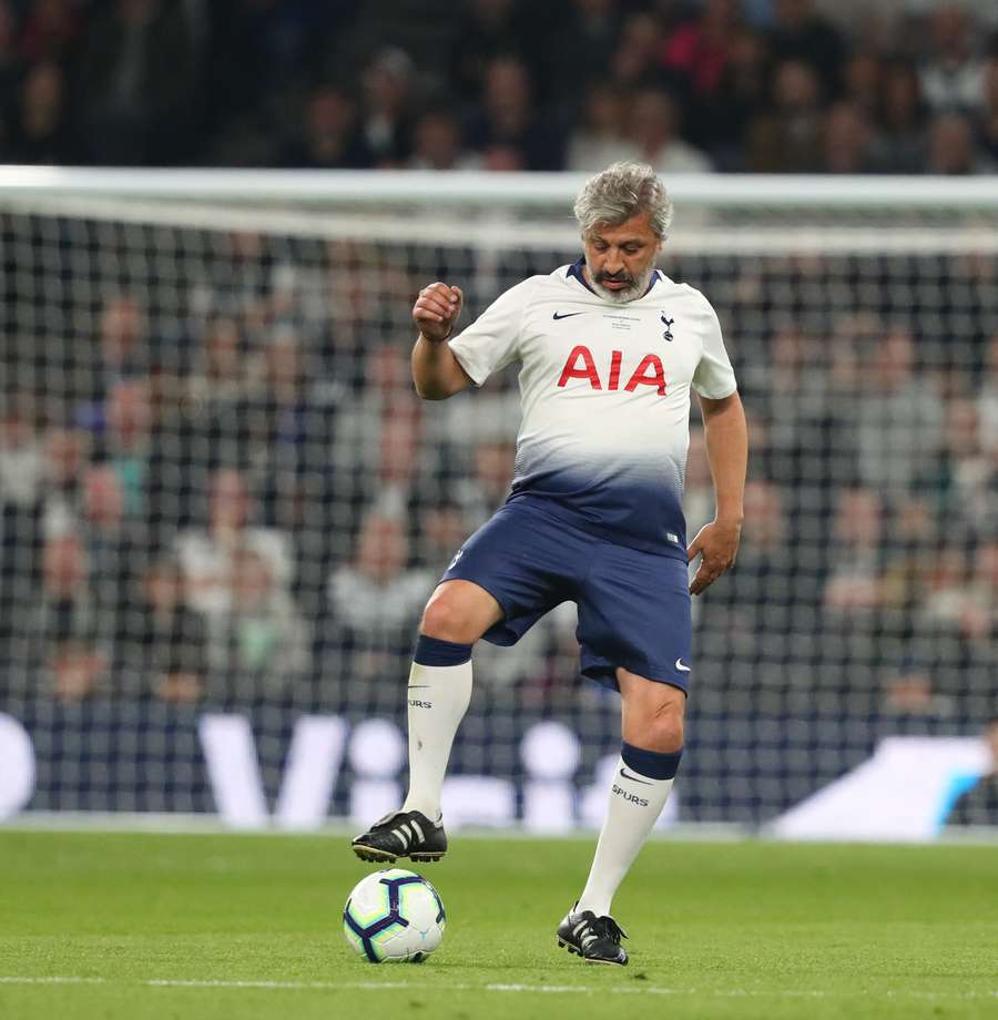 Nayim, con los veteranos del Tottenham en 2018