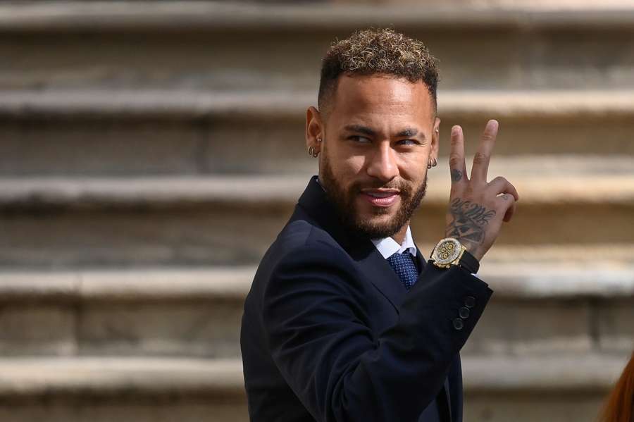 Neymar intenta olvidar el Mundial de Catar
