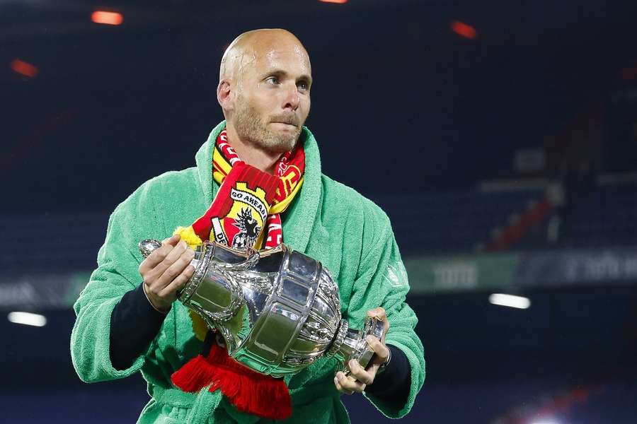 Paul Simonis won the KNVB Beker with Go Ahead Eagles in April 2025