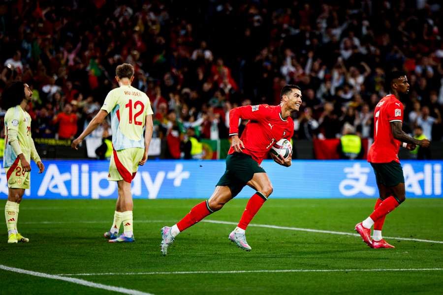 Ronaldo festeja diante de Espanha Ronaldo festeja diante de Espanha