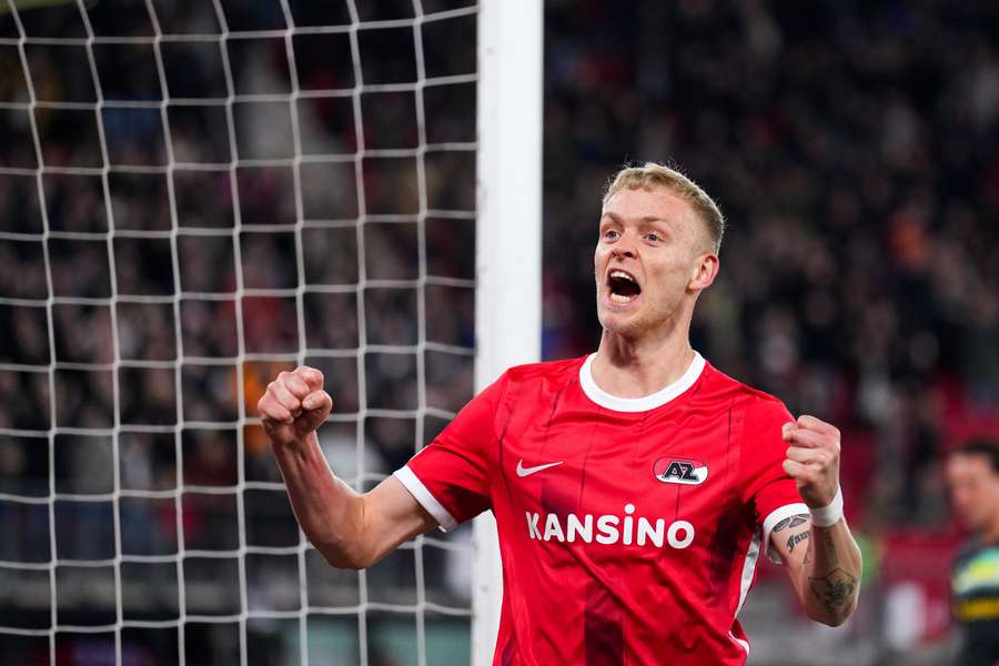 Odgaard viert de 2-1 tijdens de Conference league achtste finale wedstrijd tegen Lazio op 16 maart 