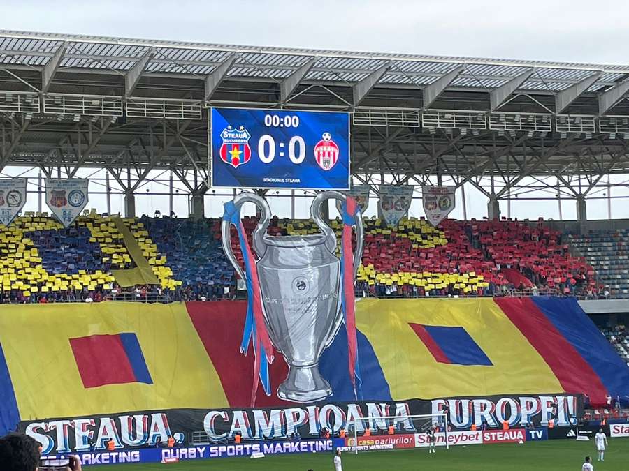 Coregrafie spectaculoasă pregătită de suporterii steliști