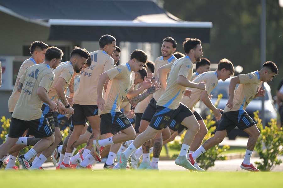 Argentina entrena de cara al duelo frente a Uruguay.
