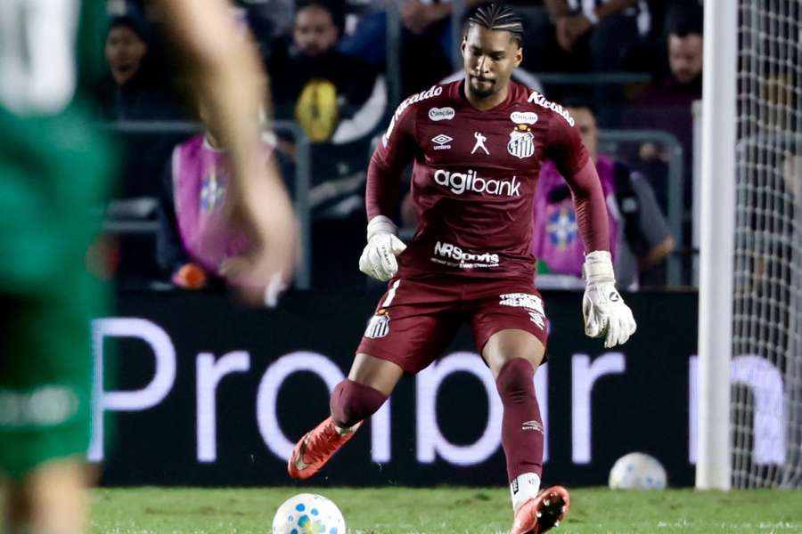 Diógenes foi um dos destaques do empate na Vila Belmiro Diógenes foi um dos destaques do empate na Vila Belmiro