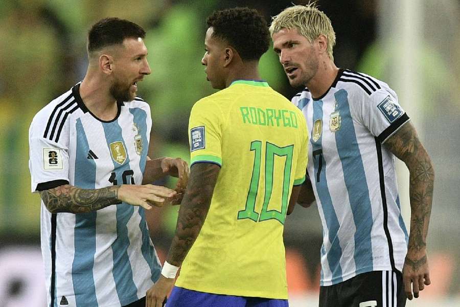 Rodrygo discute com Messi no clássico entre Brasil e Argntina