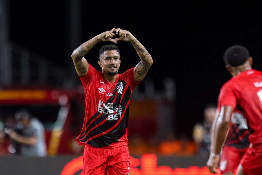 Renan Peixoto fez o gol da vitória do Furacão Renan Peixoto fez o gol da vitória do Furacão