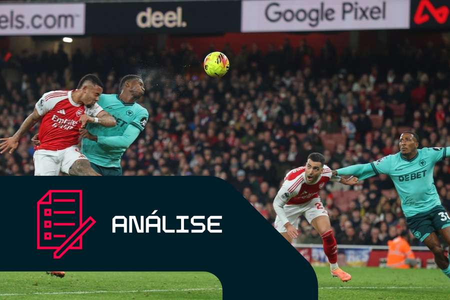 Gabriel Jesus, do Arsenal, à esquerda, disputa a bola de cabeça durante o jogo frente ao Wolverhampton Gabriel Jesus, do Arsenal, à esquerda, disputa a bola de cabeça durante o jogo frente ao Wolverhampton