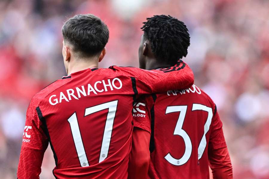 Manchester United midfielder Kobbie Mainoo (R) celebrates with Alejandro Garnacho