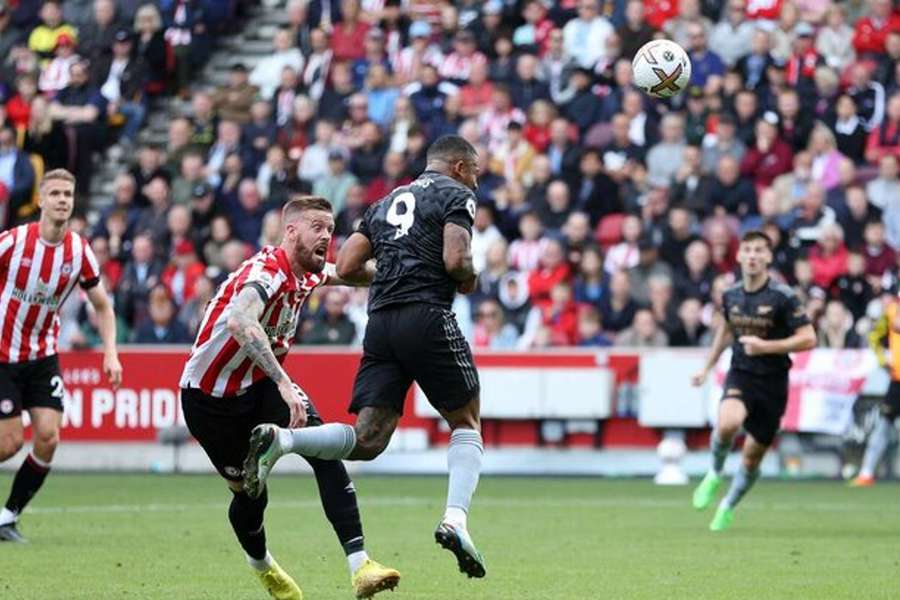 Arsenal back on top of Premier League with win over Brentford as 15-year-old makes debut