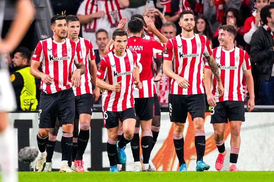 Dresy pro Athletic Bilbao vyrábí firma Castore.