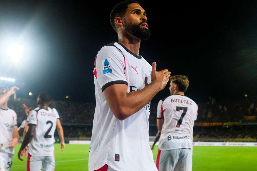 Loftus-Cheek celebrates his goal