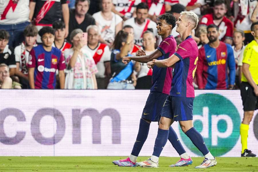 Olmo y Lamine celebrando un gol ante el Rayo Vallecano