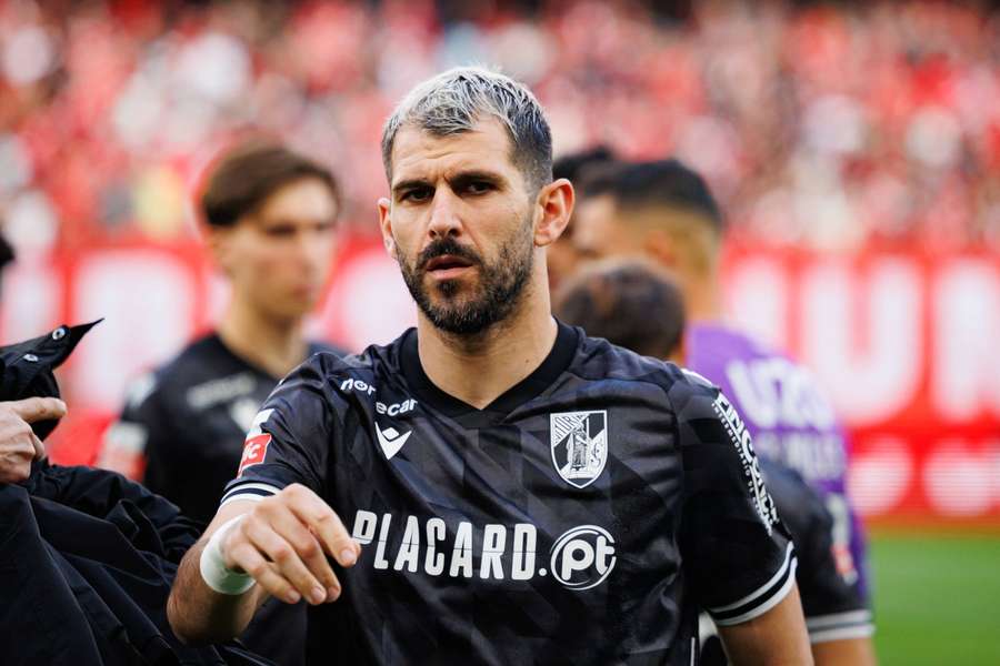 Nélson Oliveira está em final de contrato com o Vitória SC