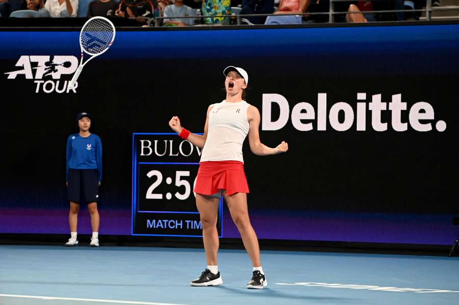 Swiatek celebrates her victory against Boulter