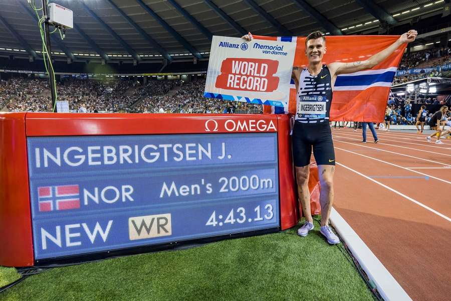 Norsk løbestjerne sætter vild verdensrekord på 2000 meter