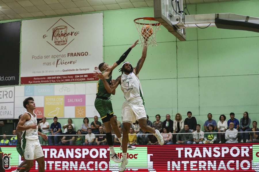 Esgueira venceu com triplo de Ty Toney no último lançamento da partida