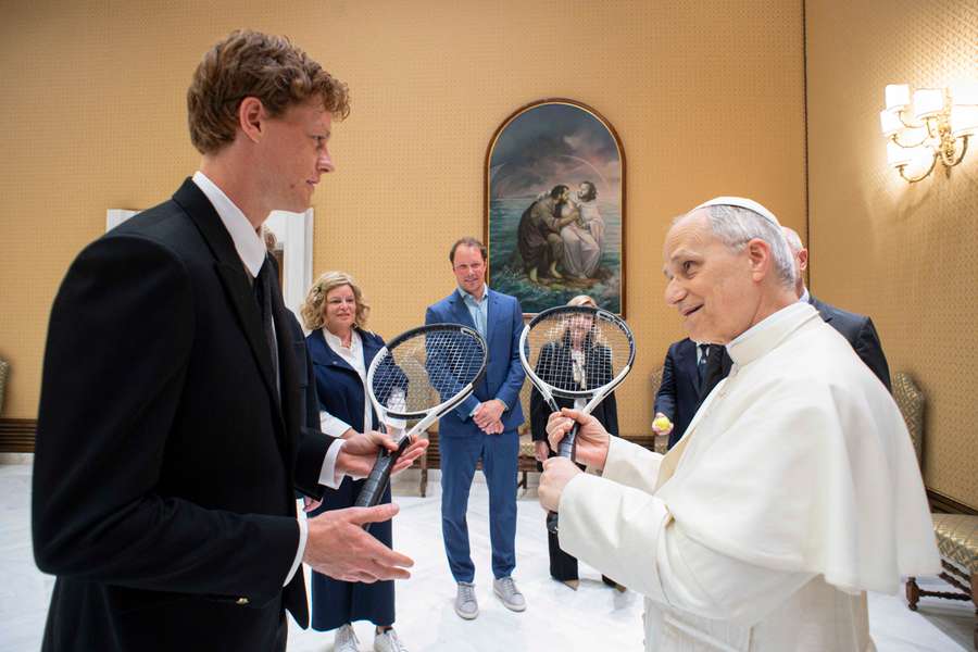 Liderul mondial ATP Jannik Sinner, alături de Papa Leo al XIV-lea