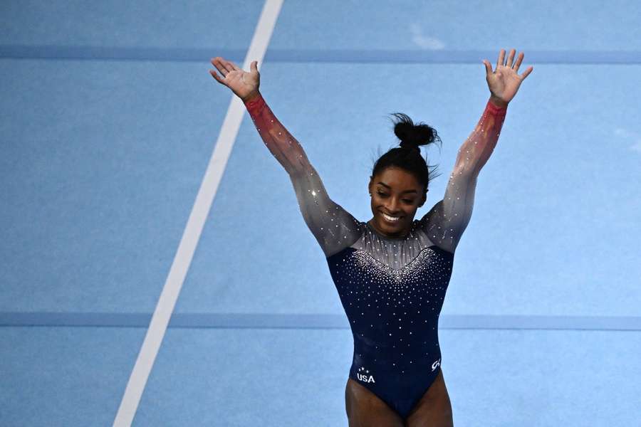 Simone Biles comemora seu 20.º título mundial