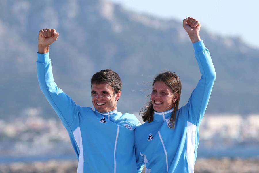 Bosco, con su compañero Mateo Majdalani durante la ceremonia de medallas en París 2024