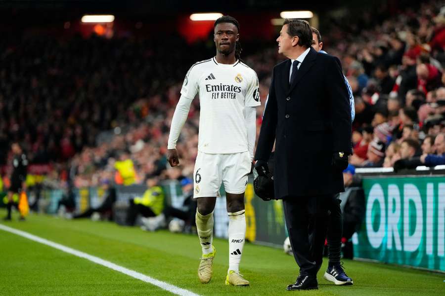 Camavinga saiu lesionado do jogo com o Liverpool