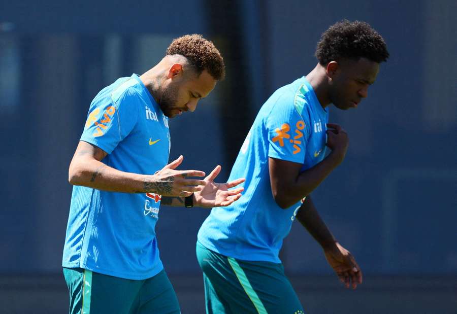Neymar e Vini Jr. no treino da Seleção Brasileira em Nova Jersey Neymar e Vini Jr. no treino da Seleção Brasileira em Nova Jersey