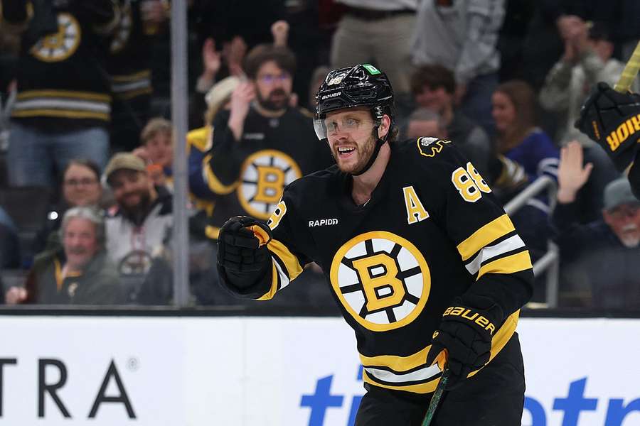 Bruins' David Pastrnak records 100 points in fourth straight season
