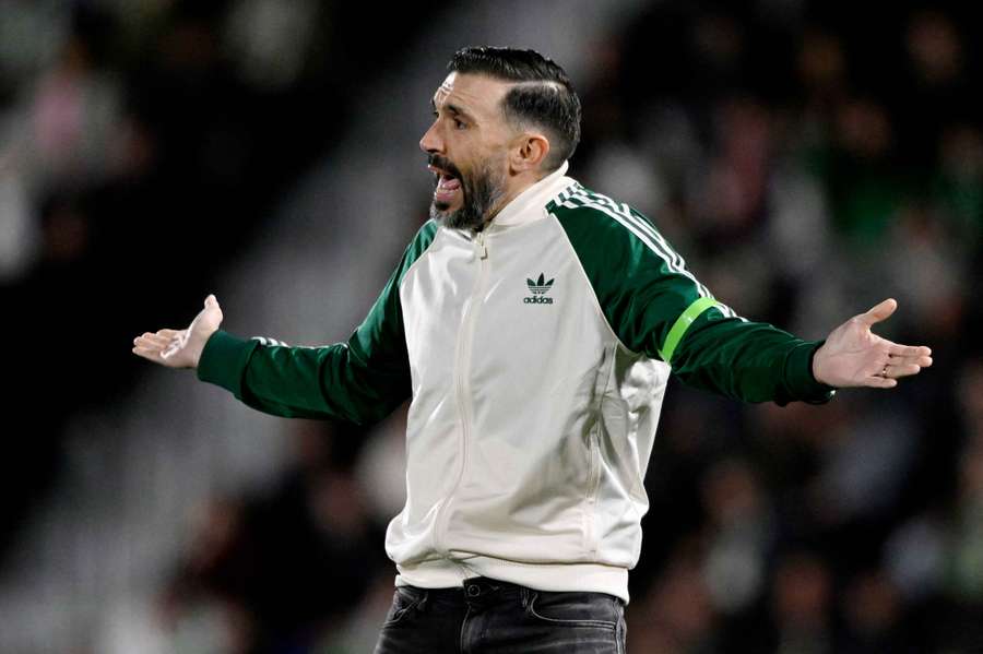 Sarabia se queja por una acción