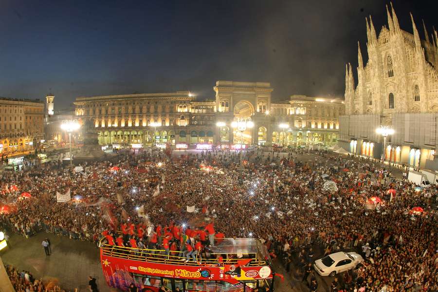 La festa al Duomo per la Champions del 2007 vinta dal Milan