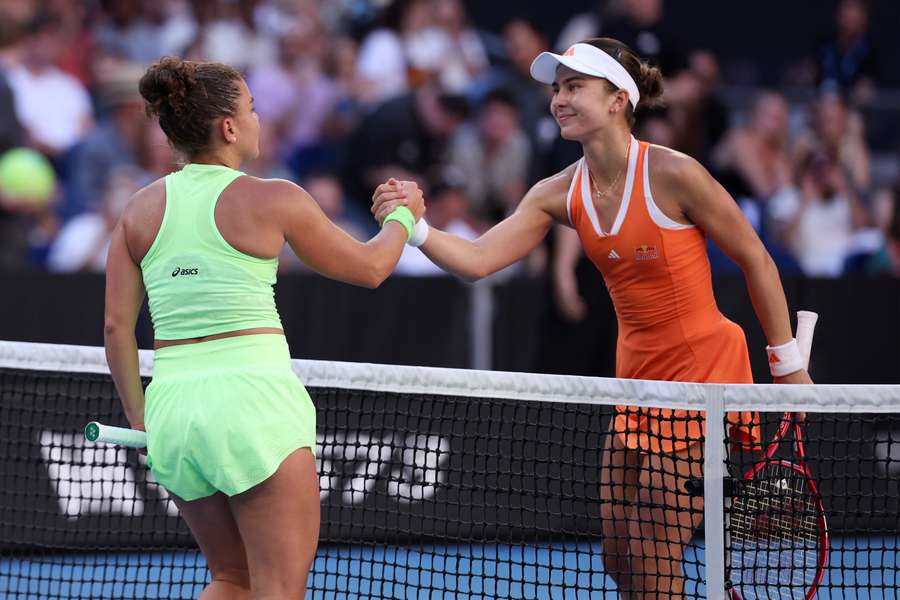 Paolini stringe la mano a Jovic Paolini stringe la mano a Jovic