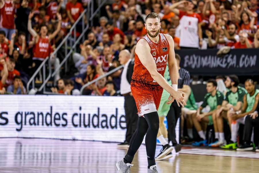 Martinas Geben, durante un partido contra el Bilbao Basket la temporada 23/24
