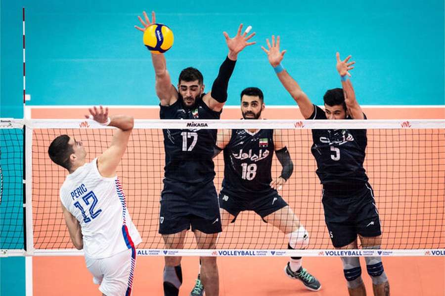 Irão surpreendeu com triunfo diante da Sérvia (3-2) e está nos quartos de final