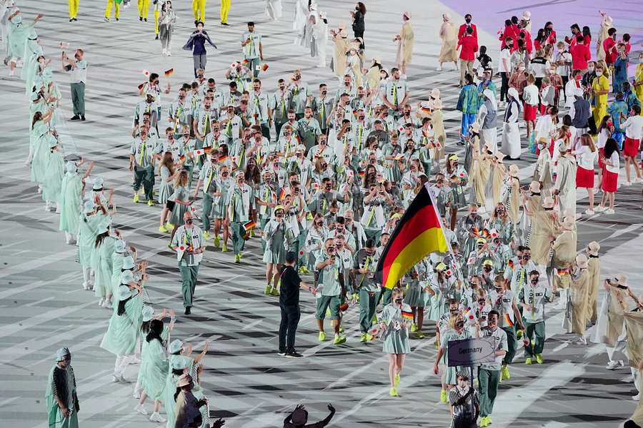 Beachvolleyballerin Laura Ludwig und Wasserspringer Patrick Hausding hatten in Tokyo die deutsche Fahne getragen.