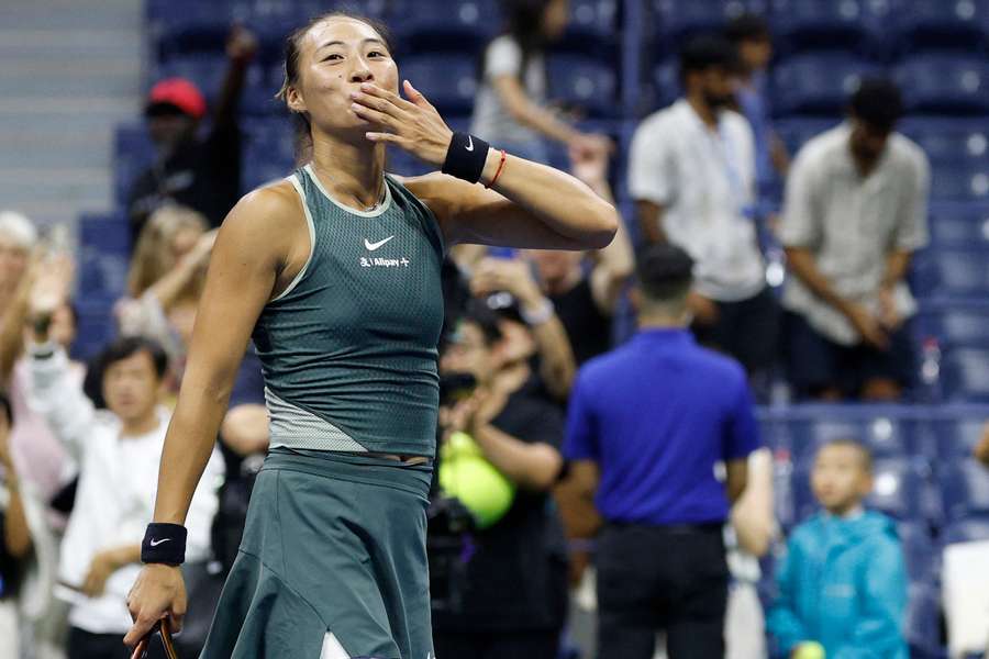 Qinwen Zheng salutes the sparse crowd in New York