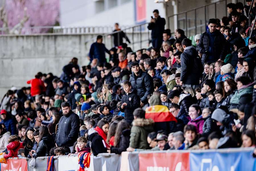 La afición llenó las gradas del campo de Las Rozas donde entrenaron los internacionales