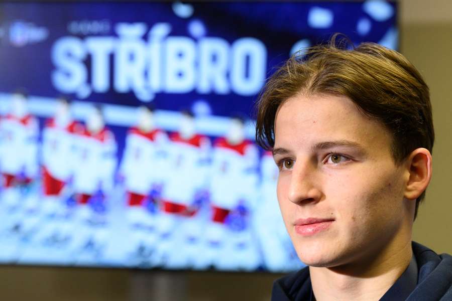 Kapitán dvacítky Petr Sikora na tiskové konferenci po příletu z MS.