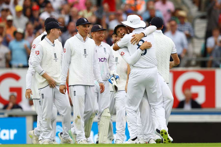 England celebrate the wicket of Marnus Labuschagne