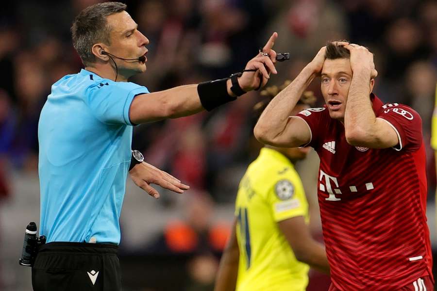 Beim letzten Mal als Slavko Vincic pfiff, schied Bayern München schließlich aus.