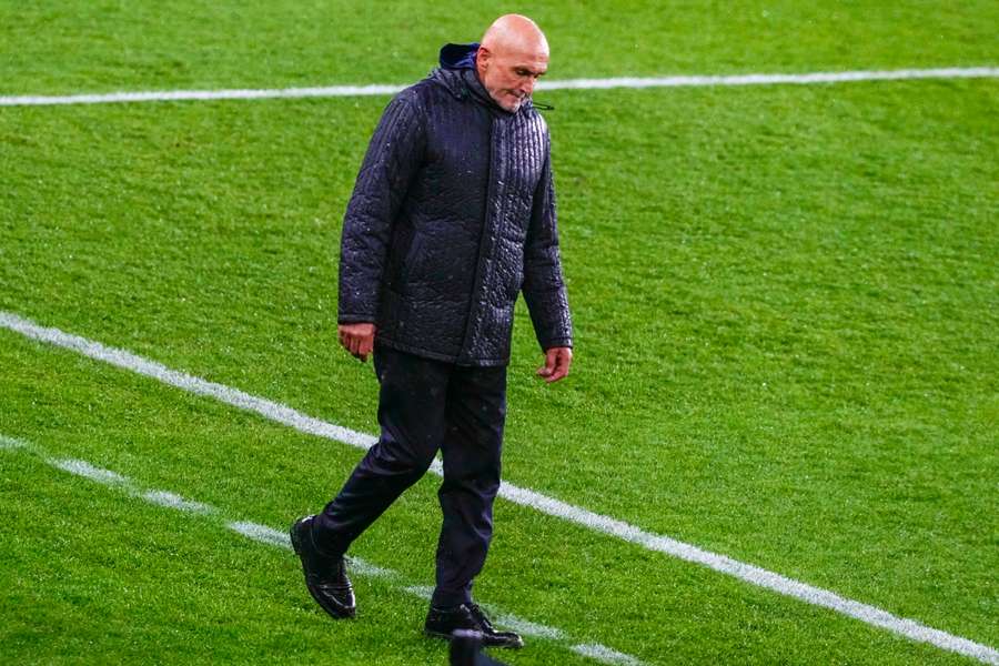 Luciano Spalletti à chuva em Oslo