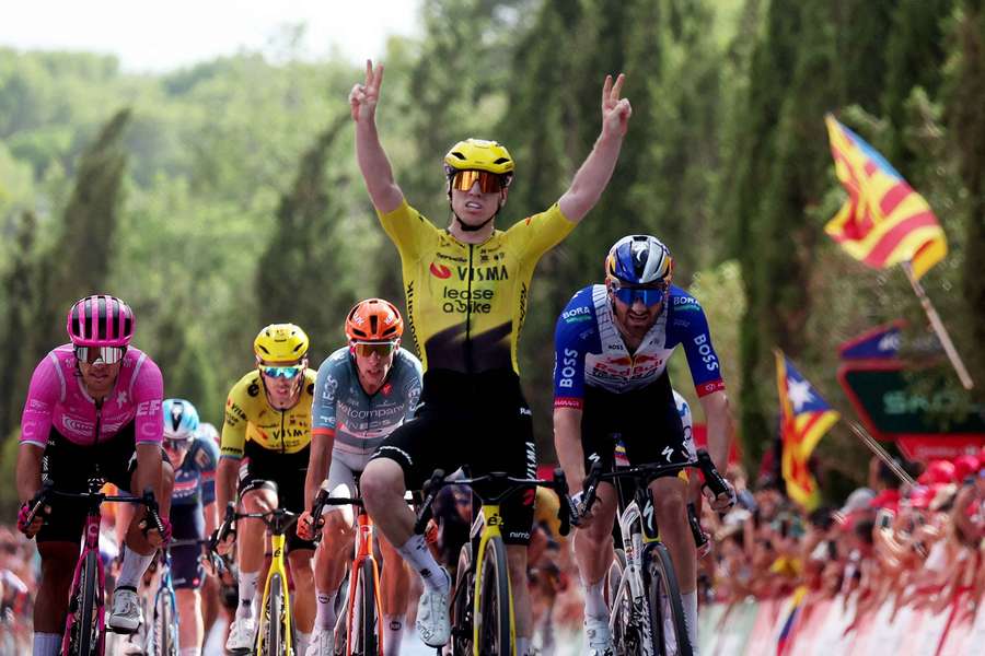 Matthew Brennan vence al esprint en la quinta etapa de la Vuelta a España Matthew Brennan vence al esprint en la quinta etapa de la Vuelta a España