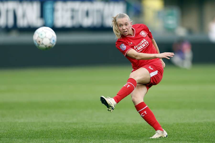 Ella Peddemors in het actie voor FC Twente tegen Fortuna Sittard