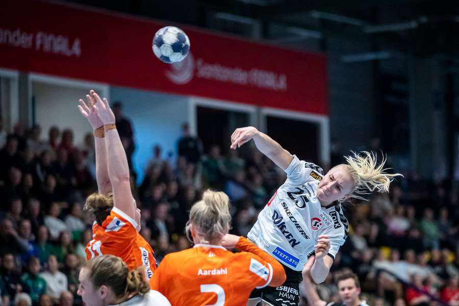 Team Esbjergs Henny Reistad under finalen i kvindernes Santander Final4 mellem Odense Håndbold og Team Esbjerg