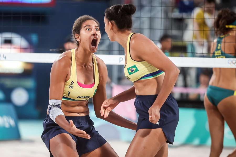 Ana Patrícia e Duda têm medalha garantida no vôlei de praia