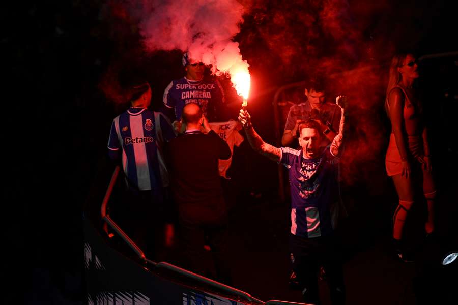 Jogadores do FC Porto celebram título