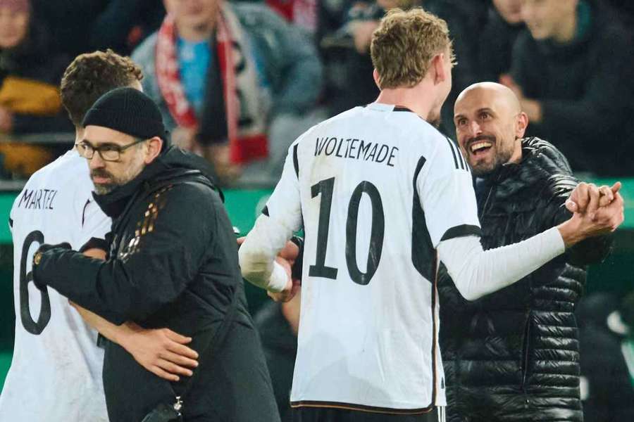 Trainer Antonio di Salvo und Stürmer Nick Woltemade wollen mit der U21 ins Finale der EM einziehen.