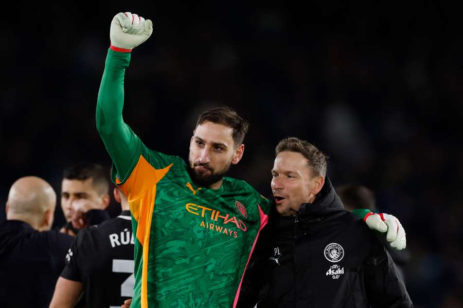 Pep Lijnders com Gianluigi Donnarumma