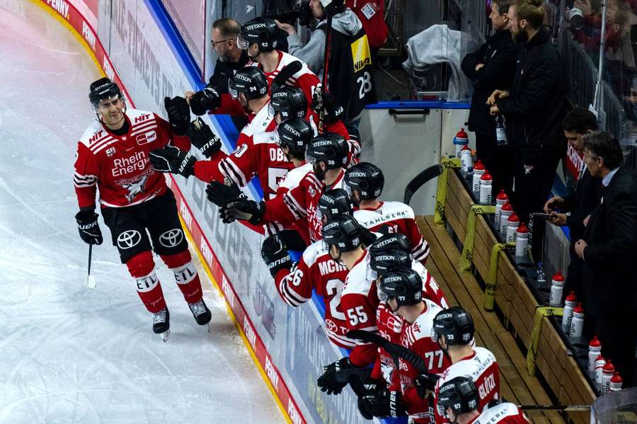  Nicholas Bailen gewinnt das Spiel in der Overtime für den KEC